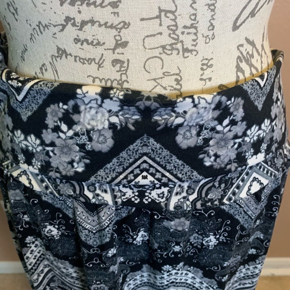 Studio 253 patterned skirt - Picture 3 of 8